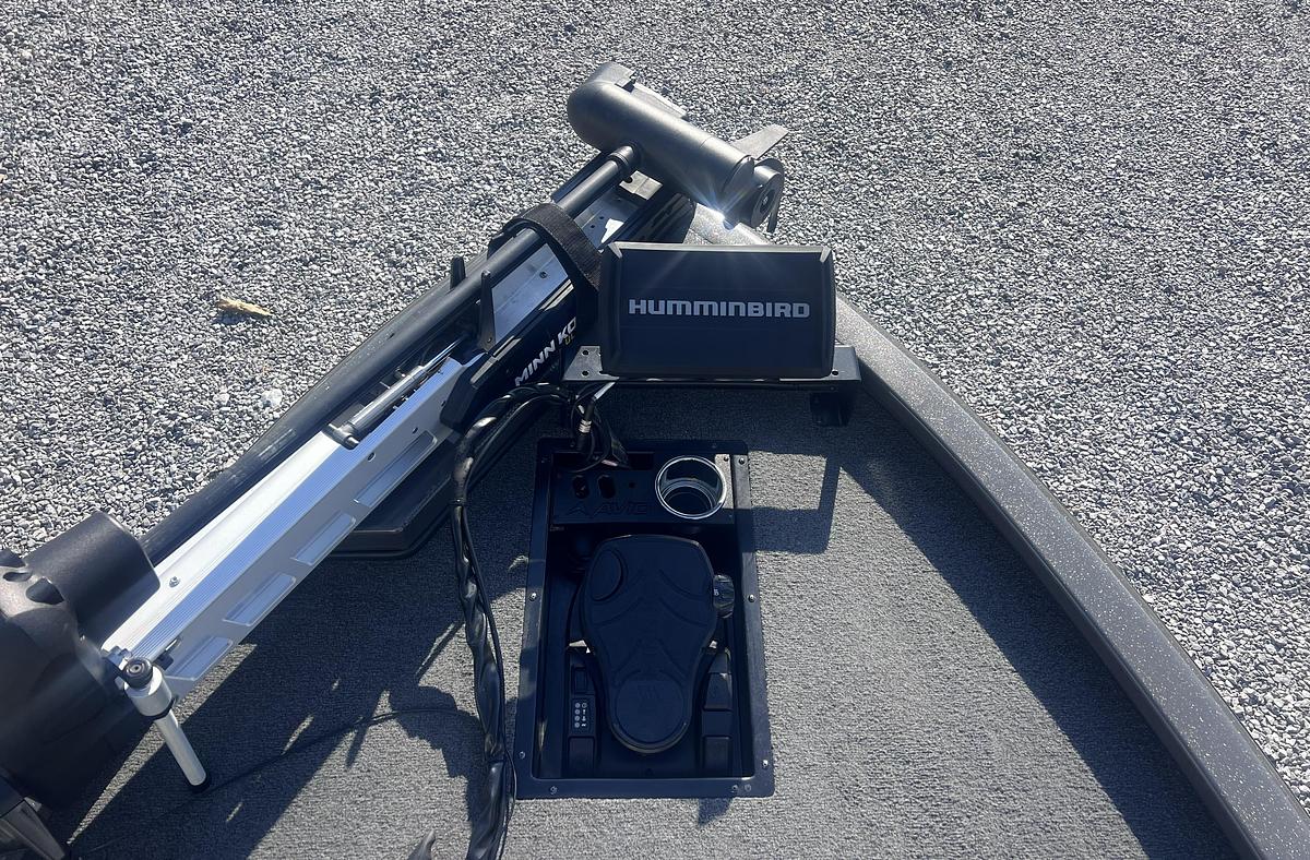 Used 2023 Avid Boats 18XB