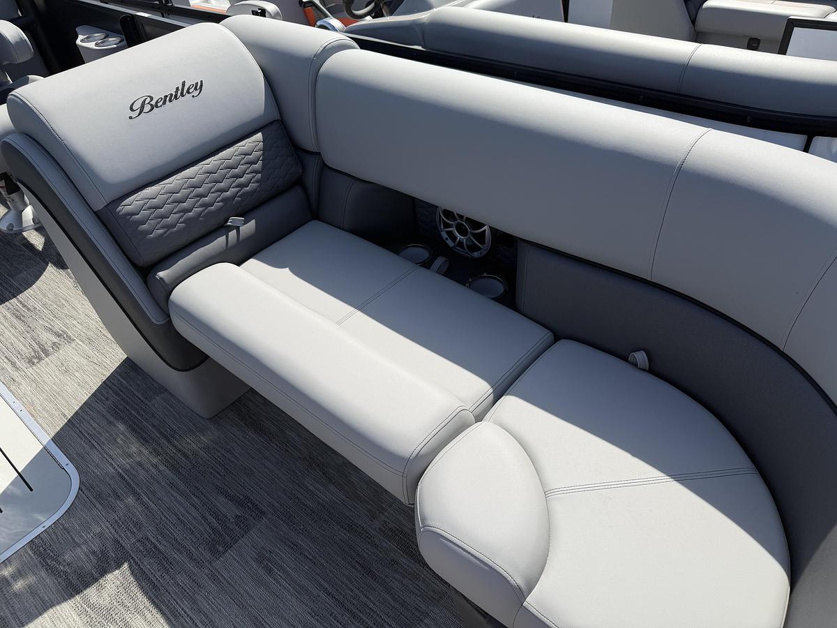 2026 Bentley Pontoons Elite 223 Admiral