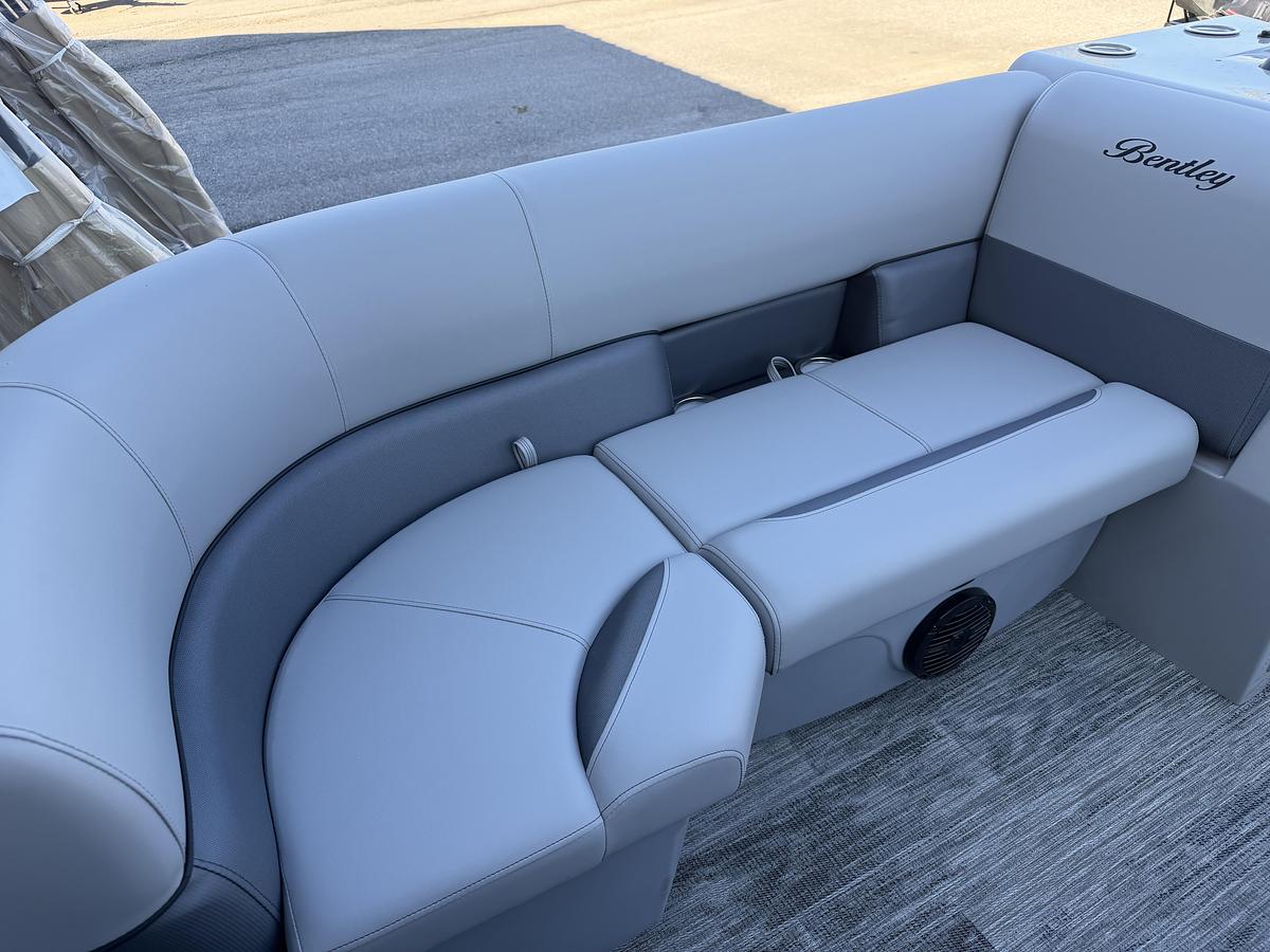 2026 Bentley Pontoons Legacy 223 DL Navigator