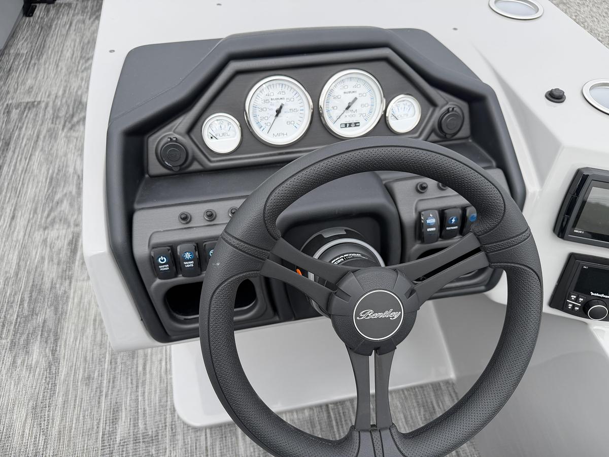 2026 Bentley Pontoons Legacy 223 Navigator