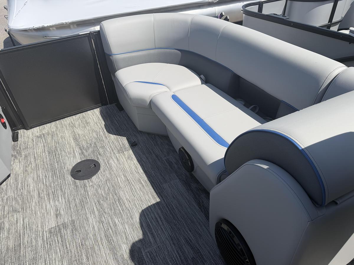 2026 Bentley Pontoons Legacy 223 Navigator