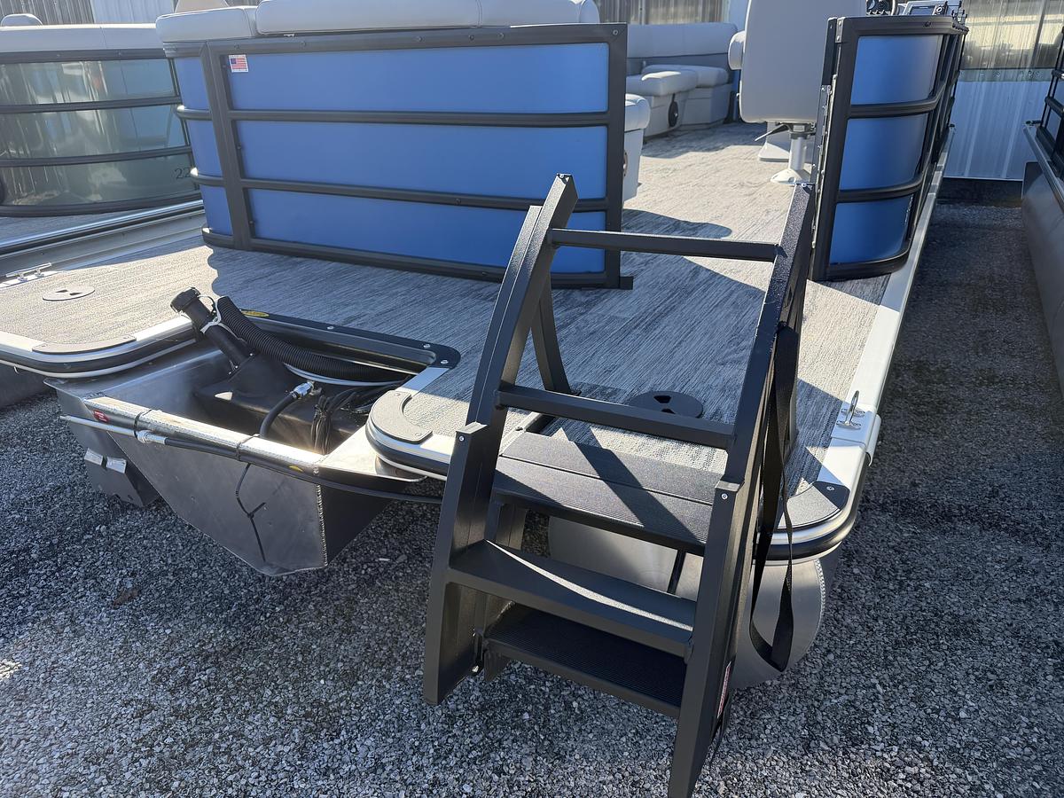 2026 Bentley Pontoons Legacy 200 Cruise