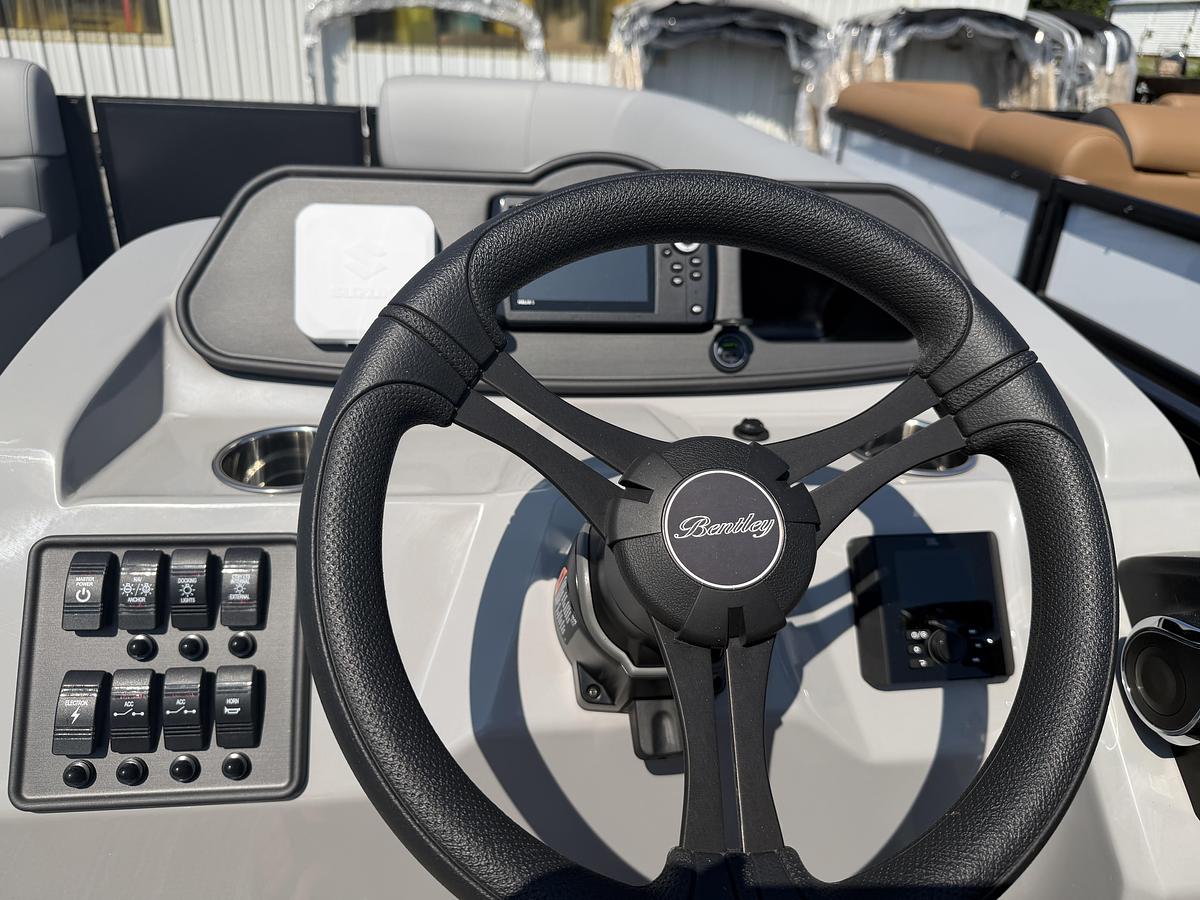 2027 Bentley Pontoons Bolt 223