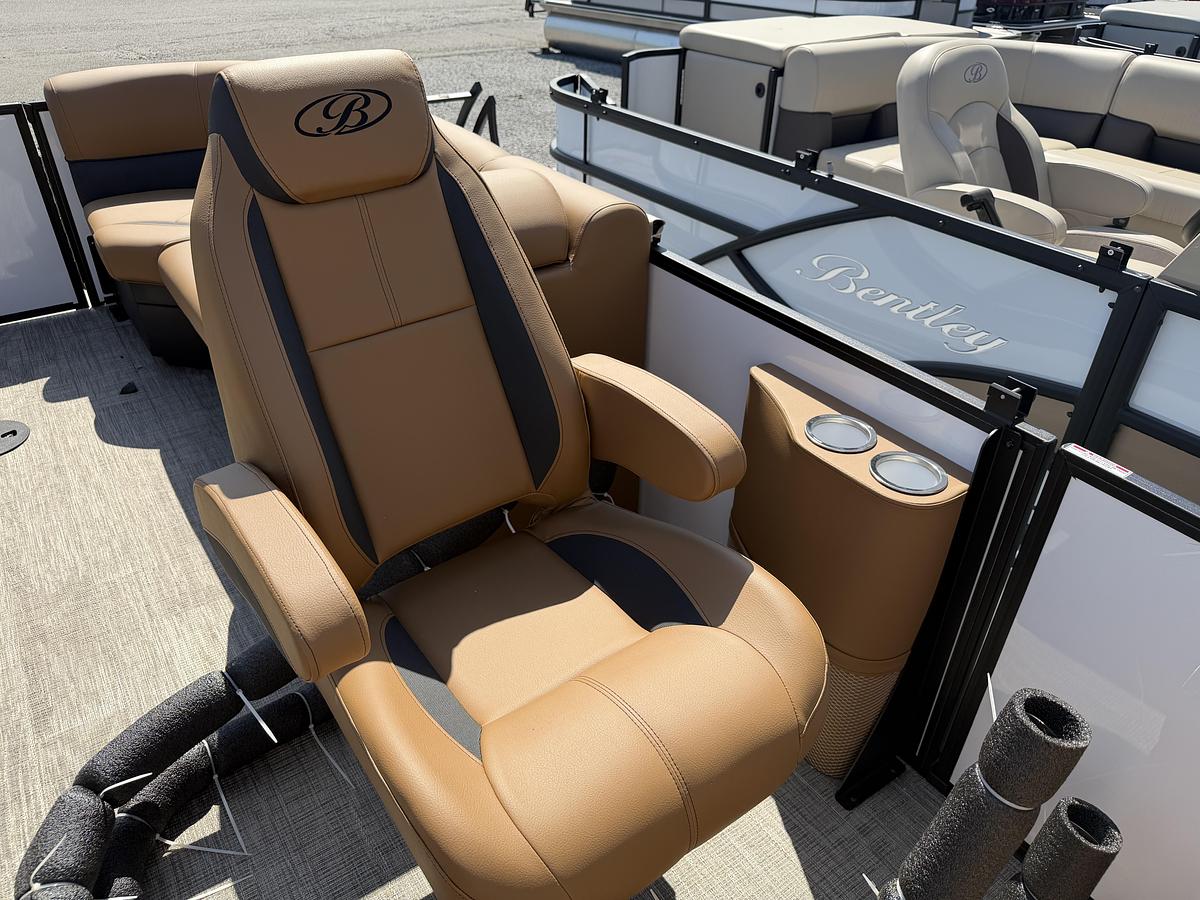 2026 Bentley Pontoons Legacy 223 Navigator