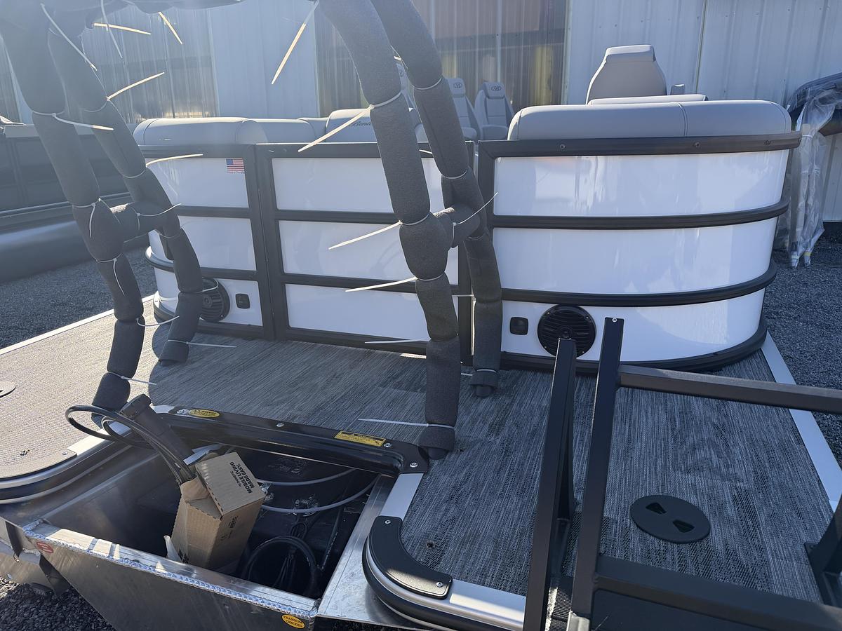 2026 Bentley Pontoons Legacy 223 DL Navigator