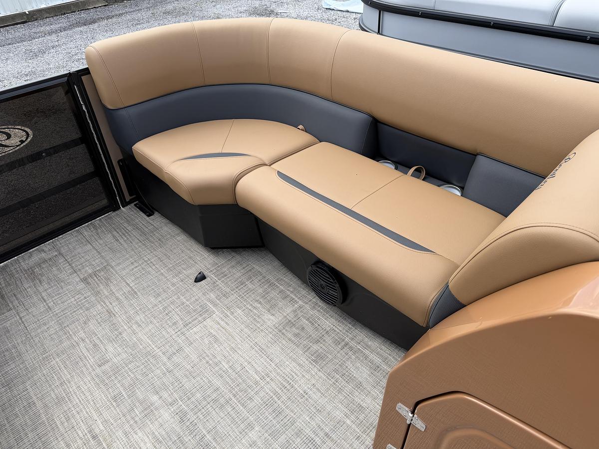 2027 Bentley Pontoons Legacy 223 Swingback