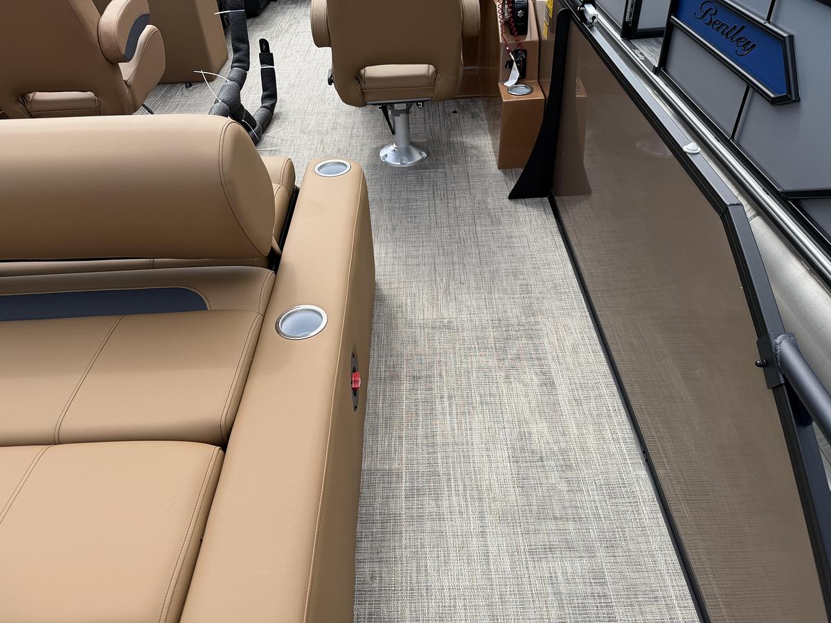 2027 Bentley Pontoons Legacy 223 Swingback