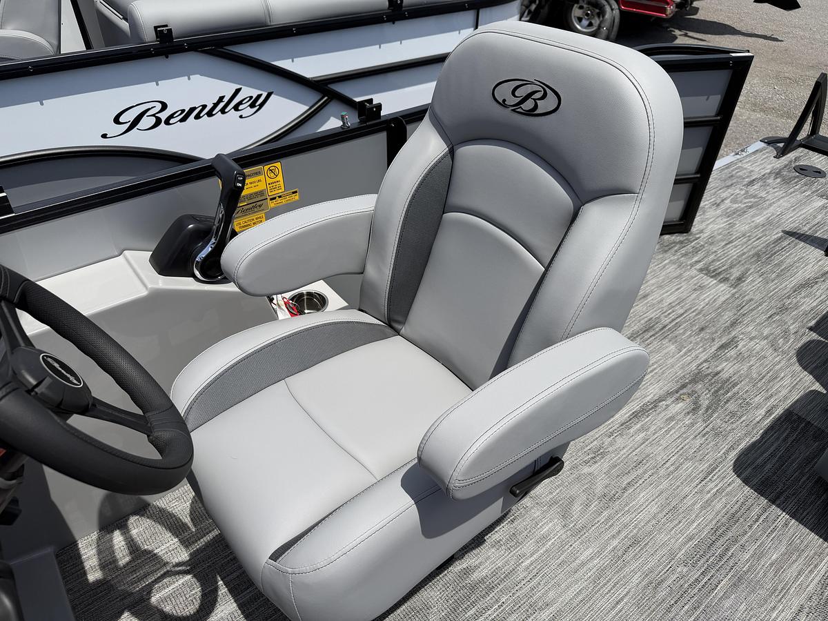 2026 Bentley Pontoons Legacy 200 Cruise