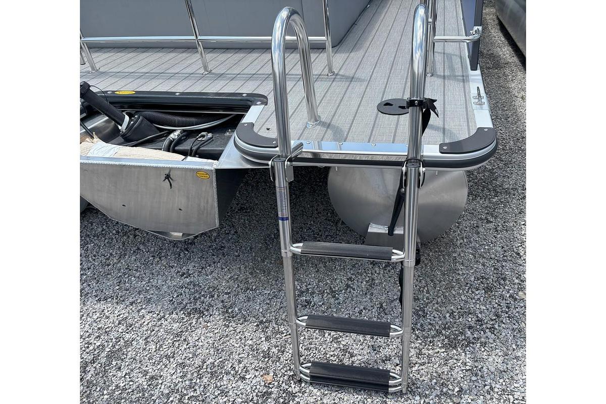 2025 Bentley Pontoons Legacy 203 Swingback
