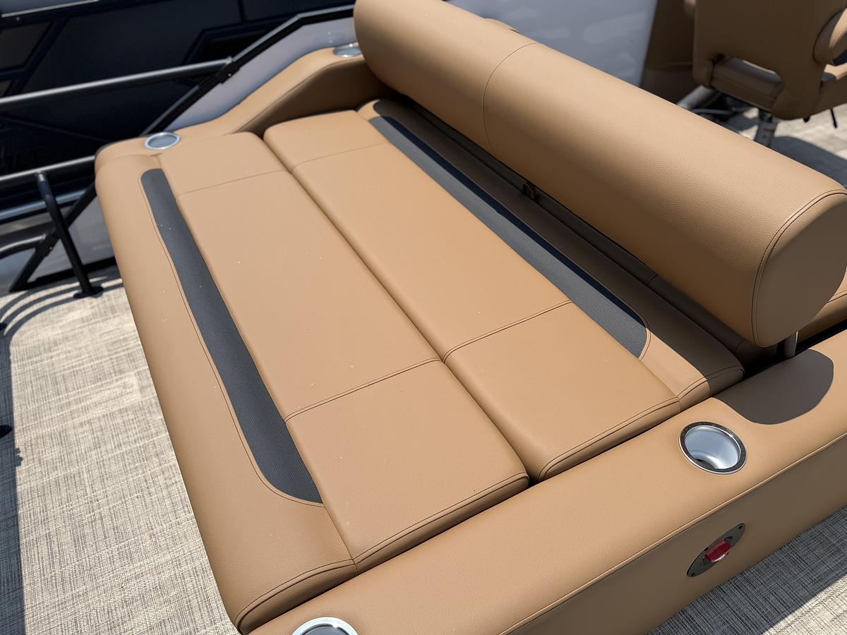 2027 Bentley Pontoons Legacy 223 Swingback