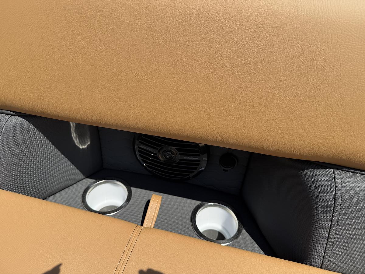 2026 Bentley Pontoons Elite 223 DC Swingback