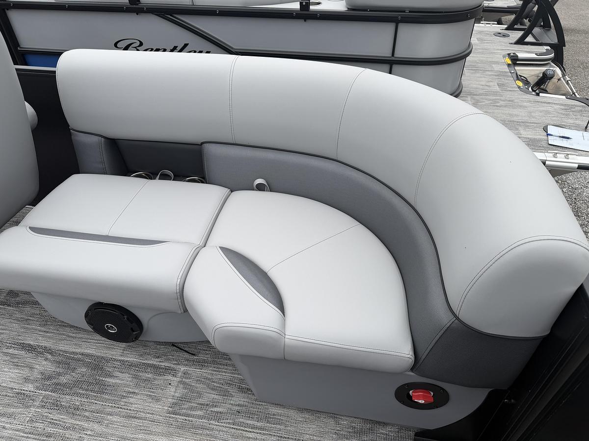 2026 Bentley Pontoons Bolt 200