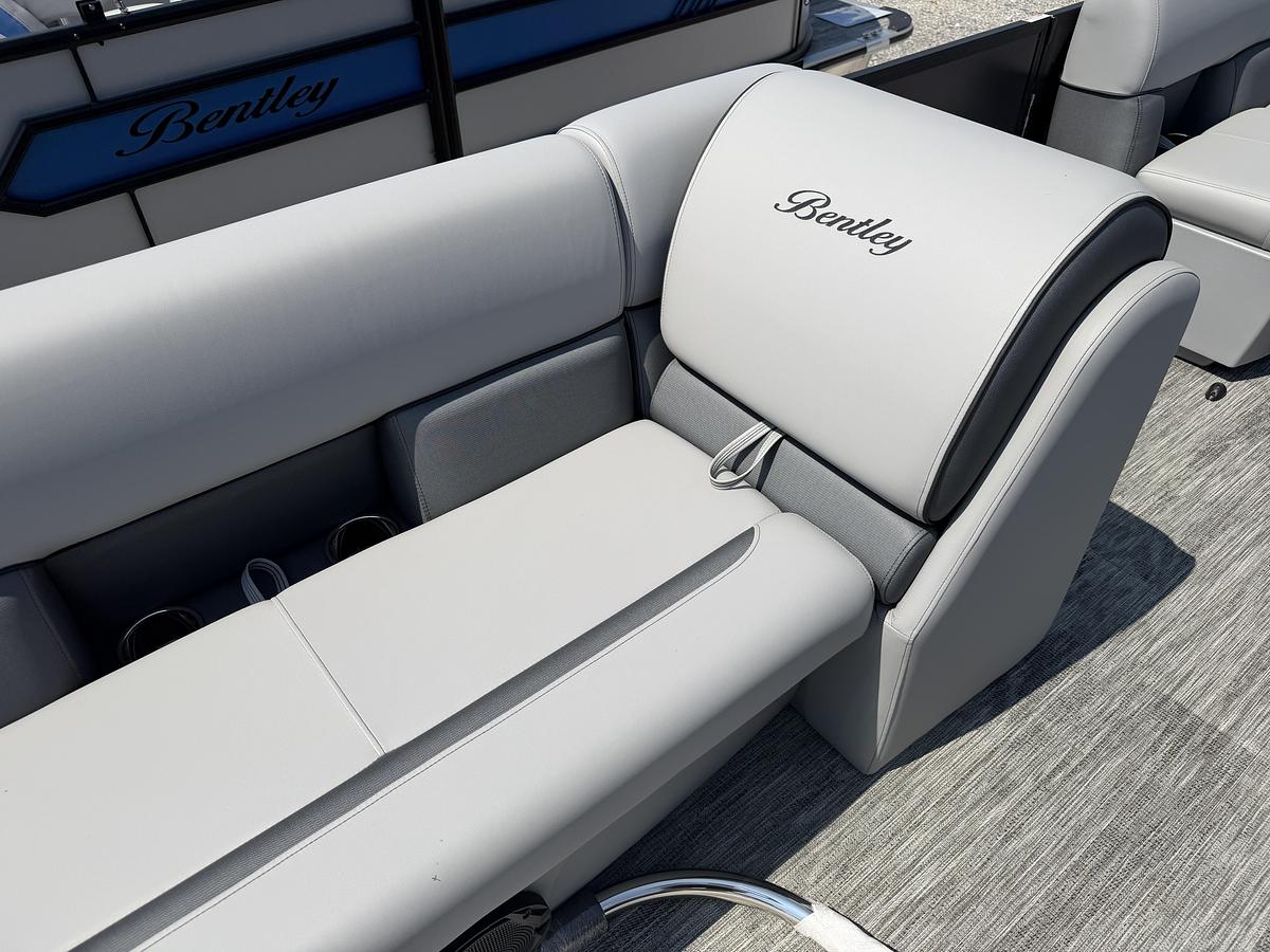 2027 Bentley Pontoons Bolt 200