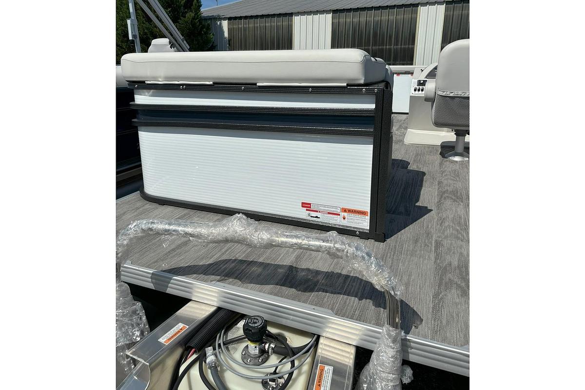 2024 Crest Pontoons Classic LX 200L