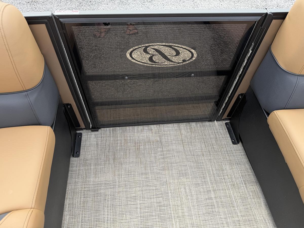 2027 Bentley Pontoons Legacy 223 Swingback