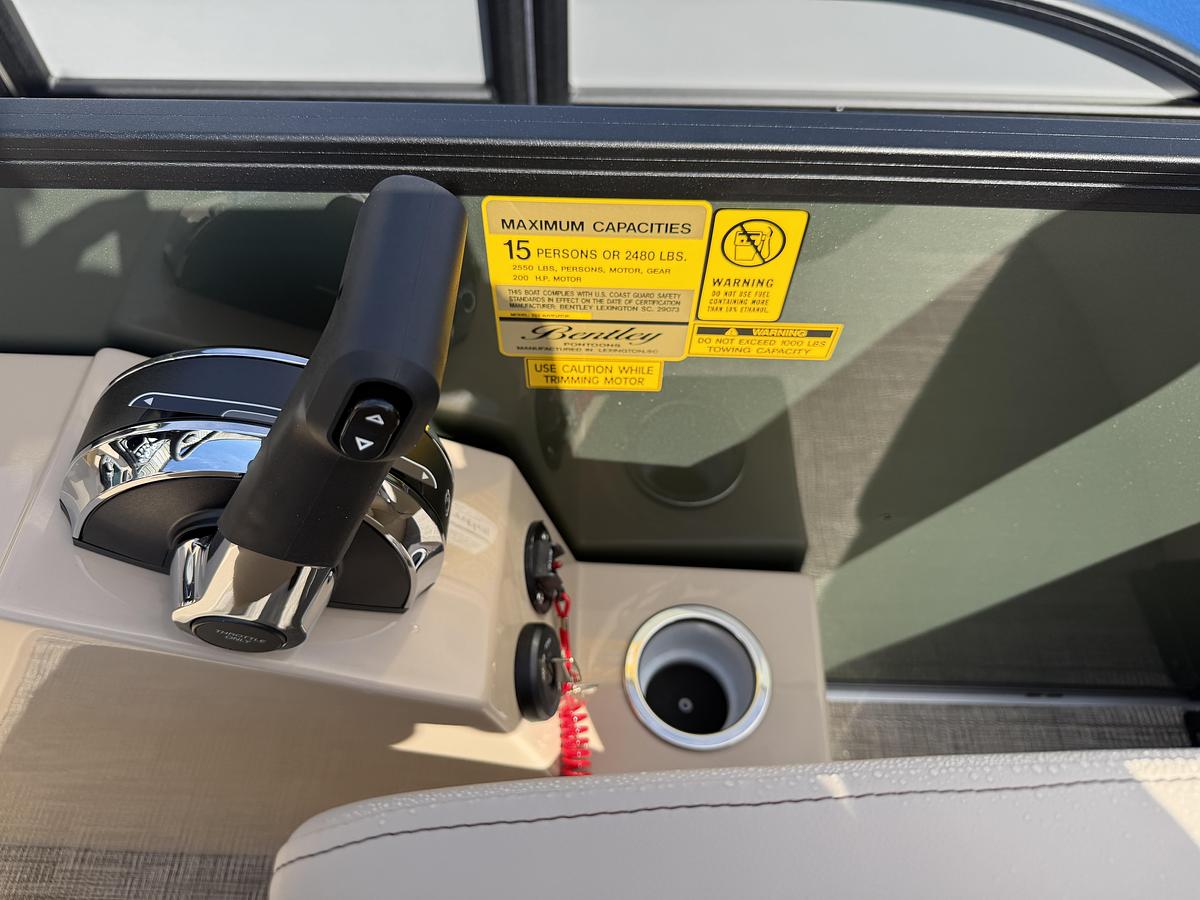 2026 Bentley Pontoons Legacy 223 Navigator