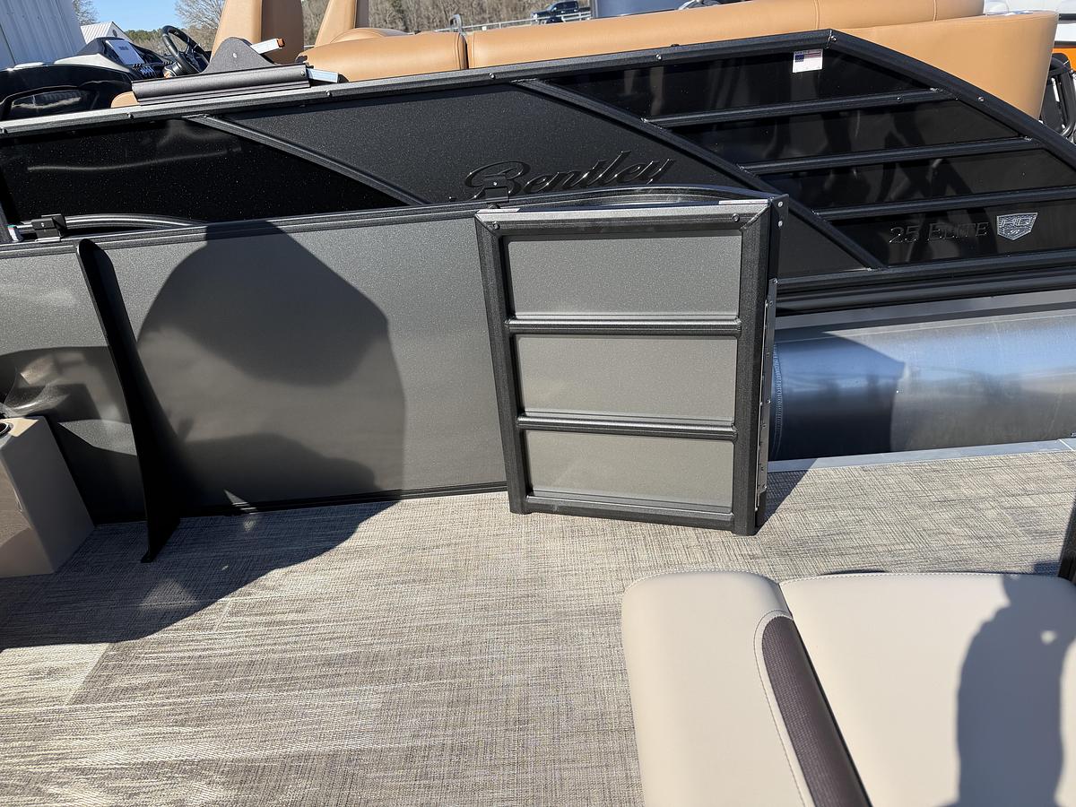 2026 Bentley Pontoons Legacy 223 Cruise XL