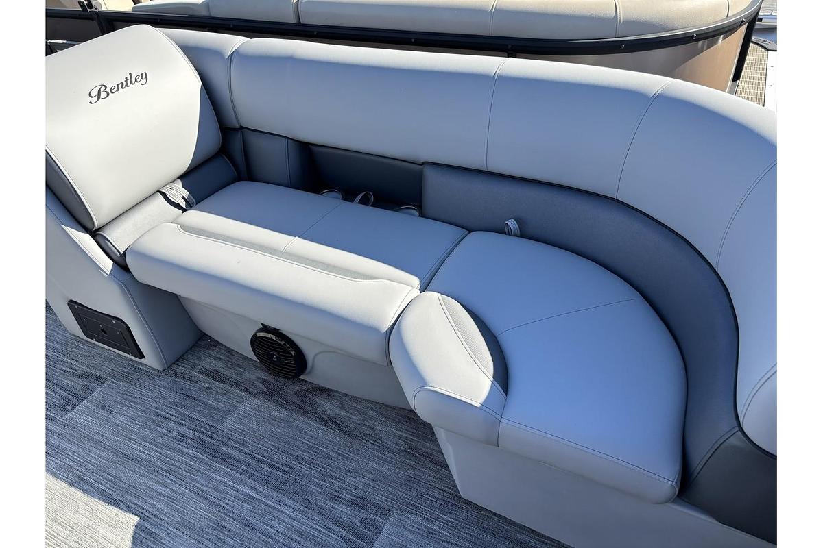 2026 Bentley Pontoons Legacy 223 Navigator