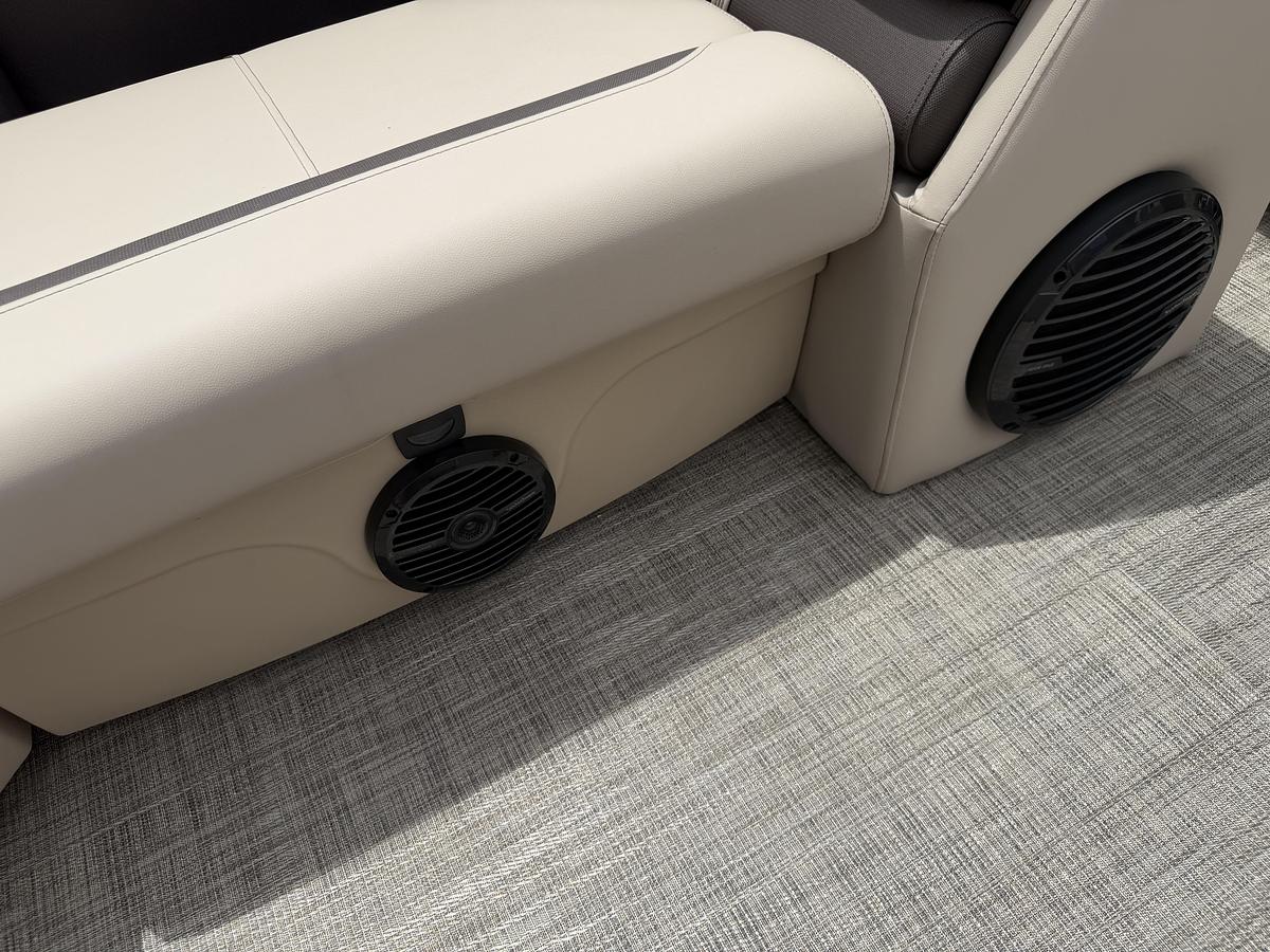 2027 Bentley Pontoons Legacy 223 Navigator