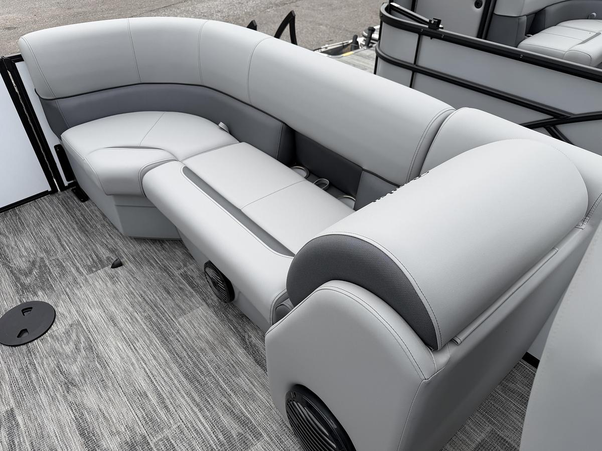2026 Bentley Pontoons Legacy 223 Navigator
