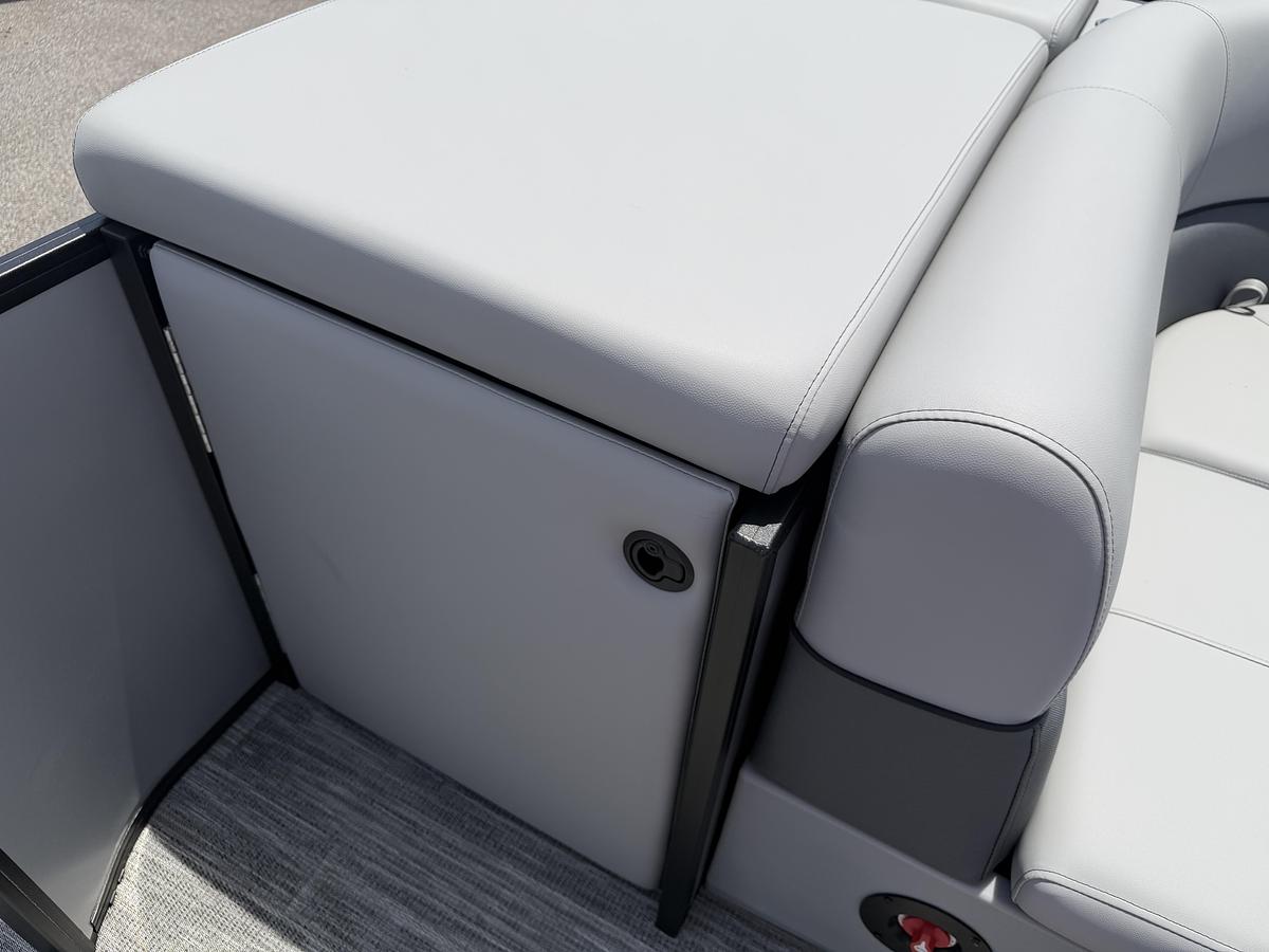 2026 Bentley Pontoons Legacy 200 Cruise