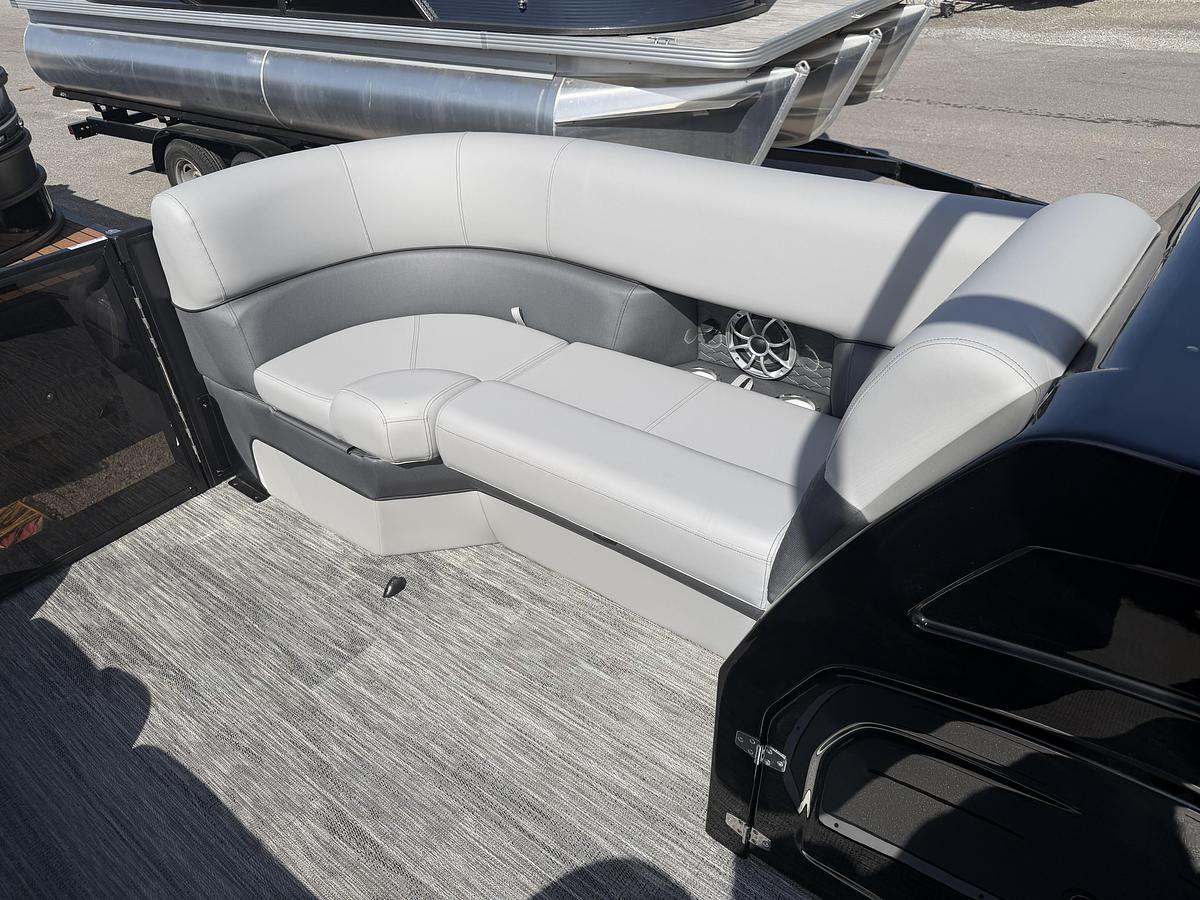 2026 Bentley Pontoons Elite 223 Admiral