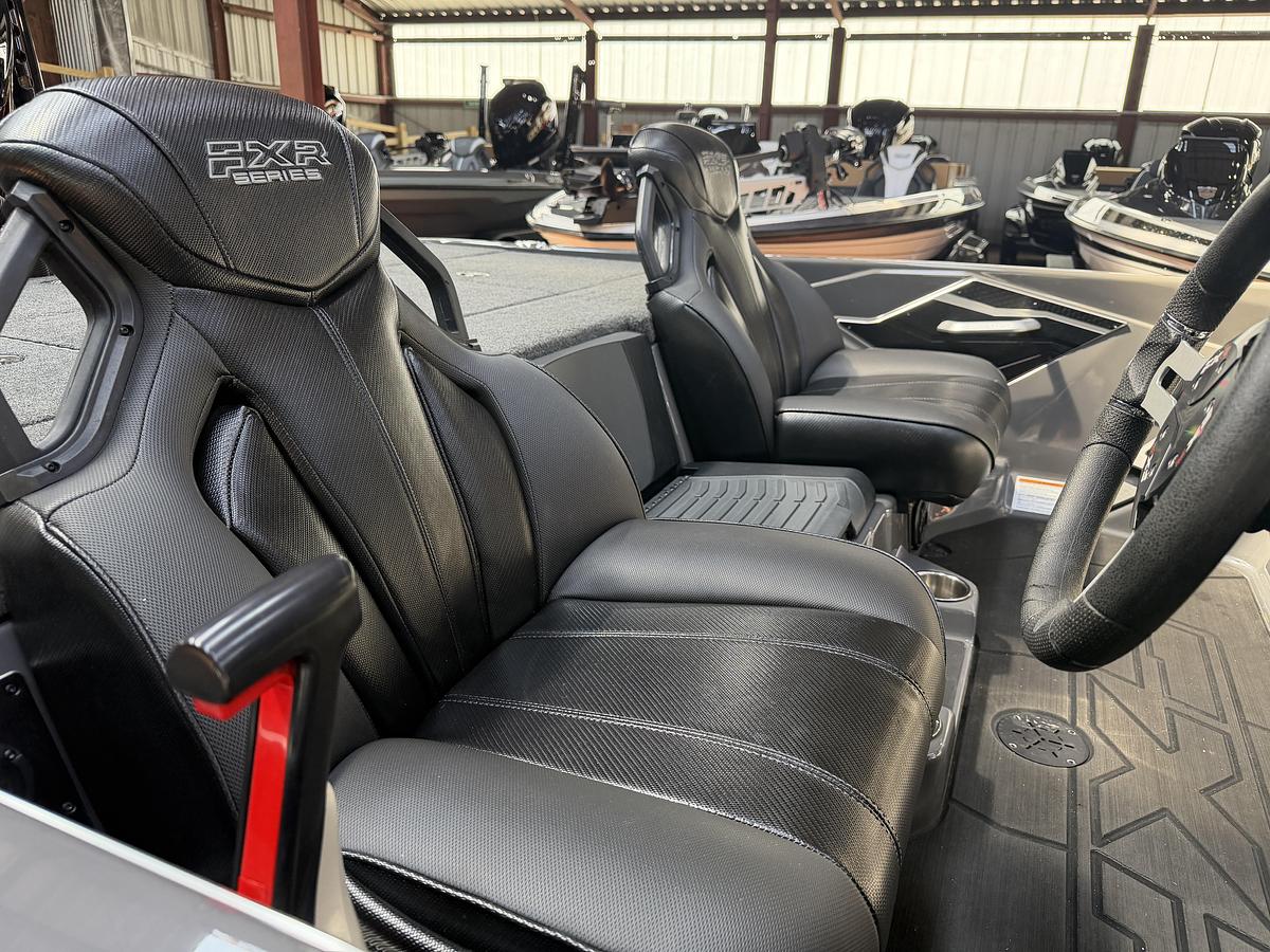 Used 2025  Skeeter FXR21LE - Buck's Island Demo