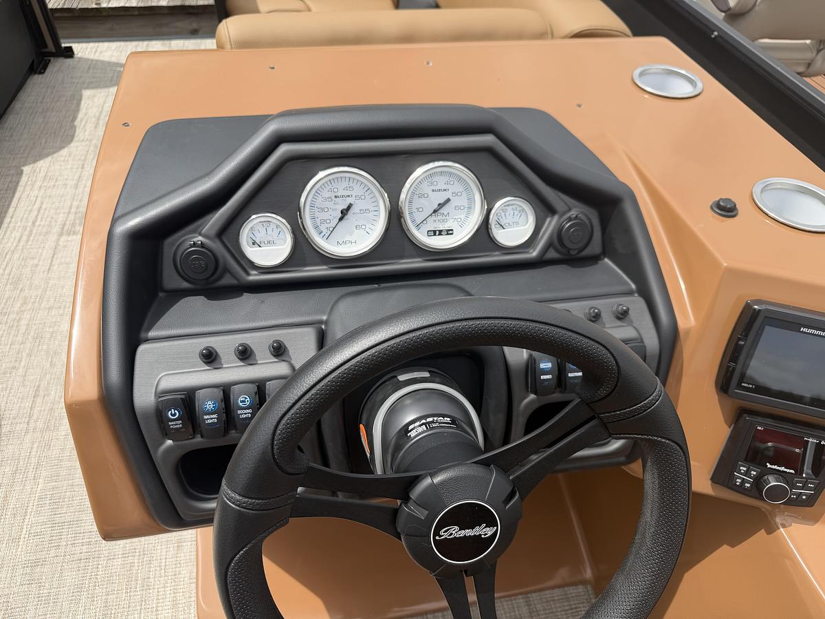 2027 Bentley Pontoons Legacy 223 Swingback