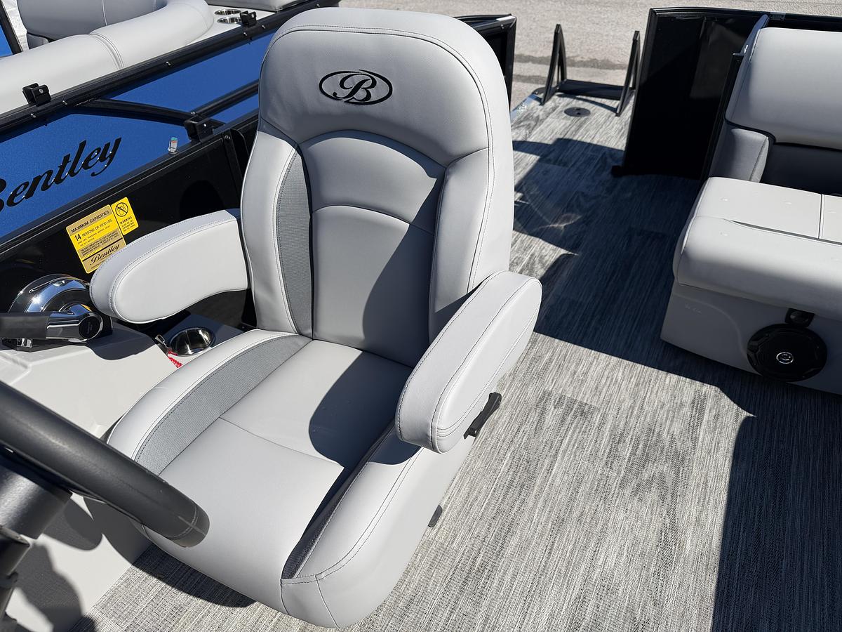 2026 Bentley Pontoons Legacy 200 Cruise