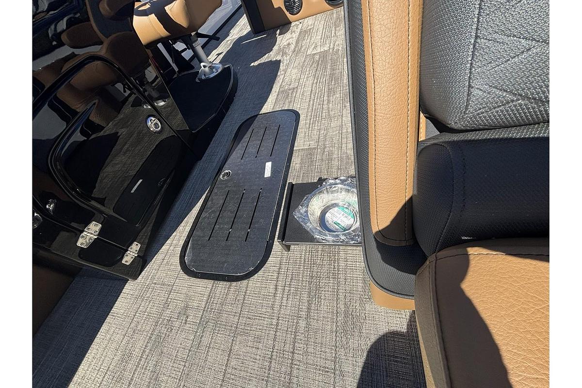 2026 Bentley Pontoons Elite 223 Swingback DC