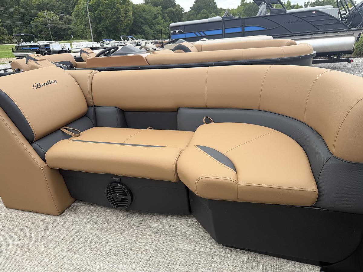 2027 Bentley Pontoons Legacy 223 Navigator