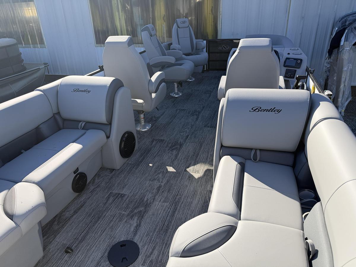 2026 Bentley Pontoons Legacy 223 DL Navigator