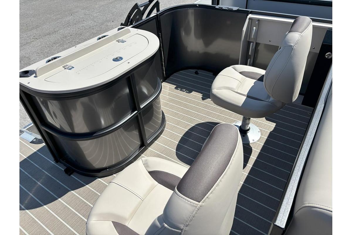 2025 Bentley Pontoons 200FNC