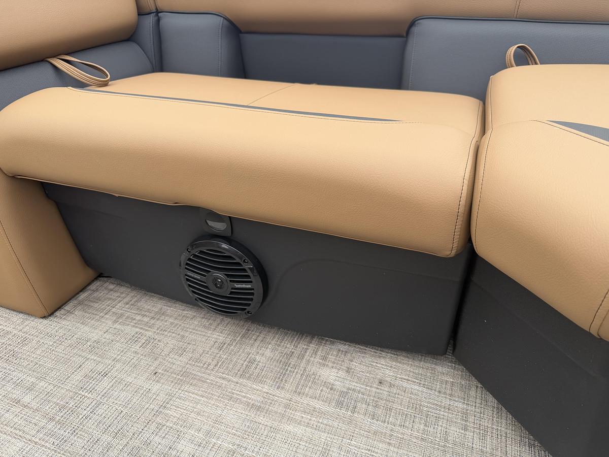 2027 Bentley Pontoons Legacy 223 Navigator