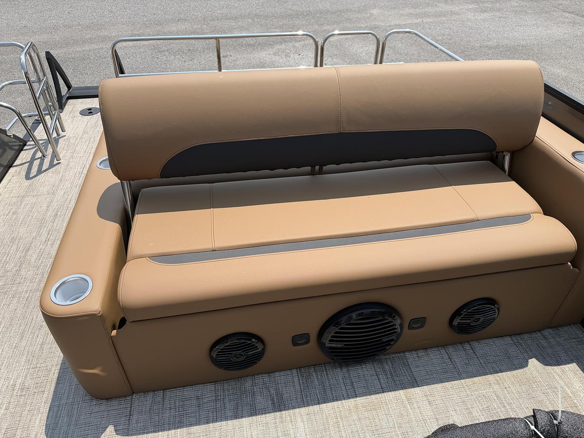 2027 Bentley Pontoons Legacy 223 Swingback