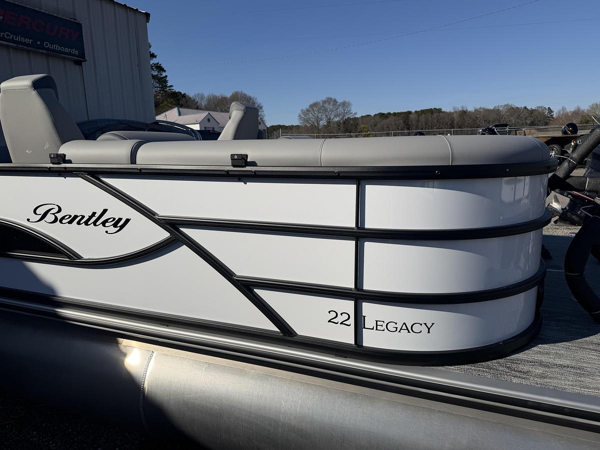 2026 Bentley Pontoons Legacy 223 DL Navigator