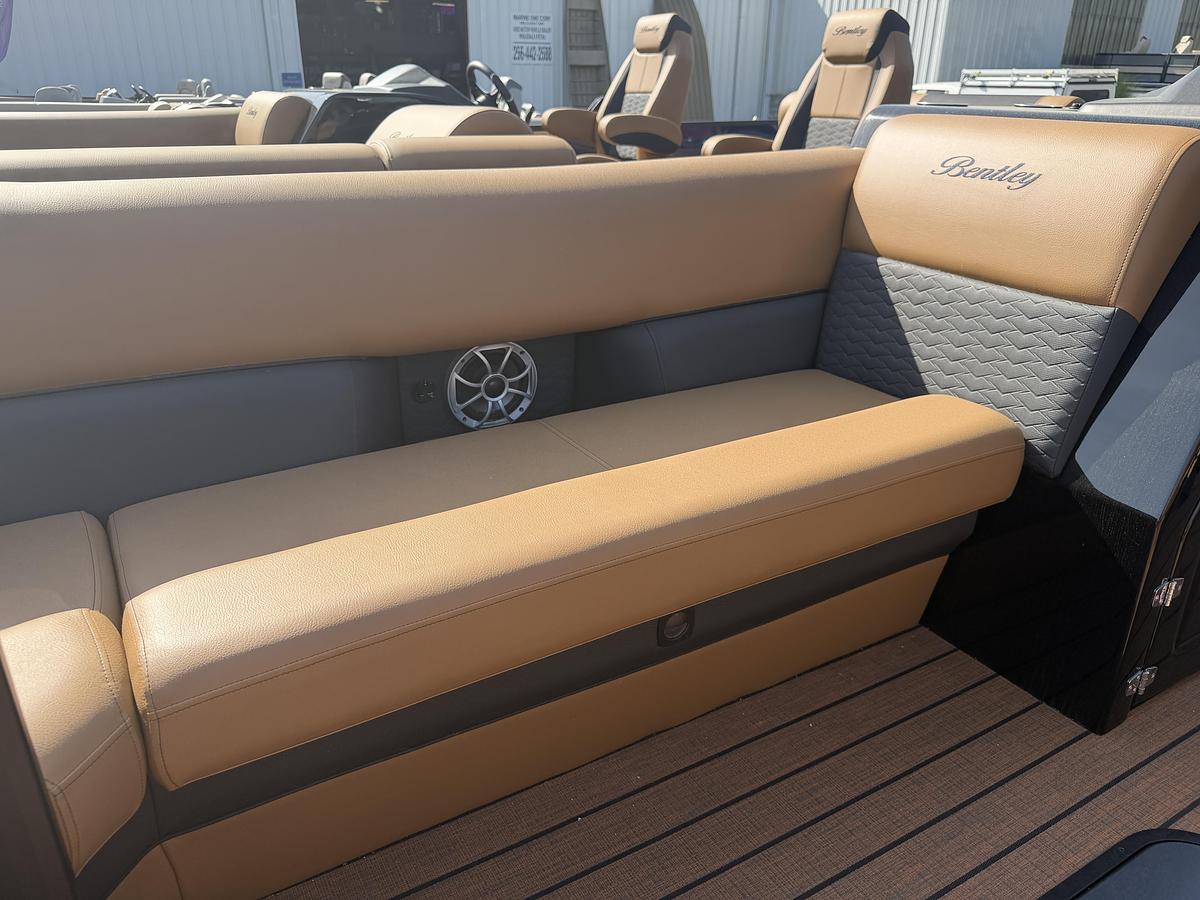 2026 Bentley Pontoons Elite 253 DC Swingback