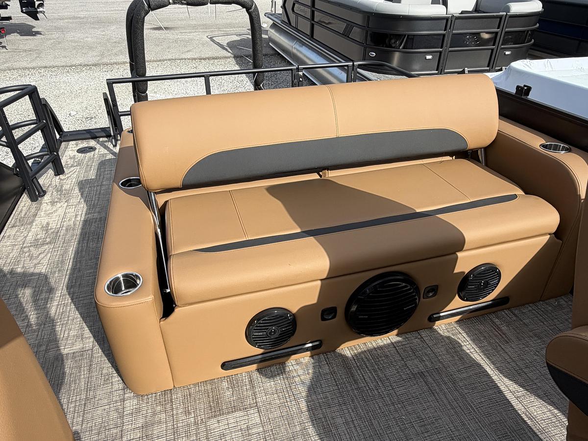 2027 Bentley Pontoons Legacy 223 Swingback