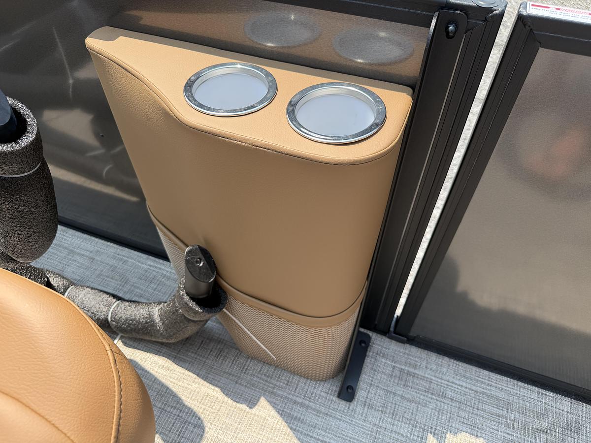 2027 Bentley Pontoons Legacy 223 Swingback