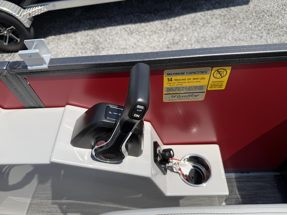 2027 Bentley Pontoons Legacy 200 Navigator