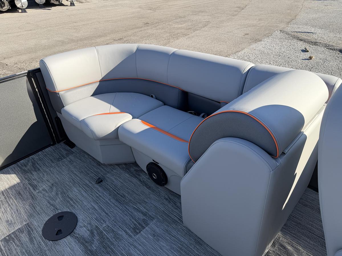 2026 Bentley Pontoons Legacy 200 Navigator