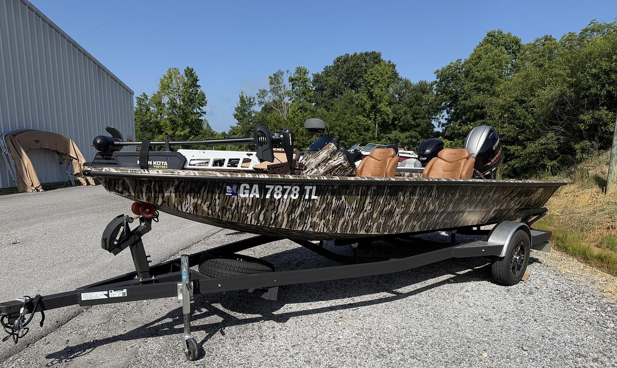 Used 2023 Avid Boats 18XC Crappie