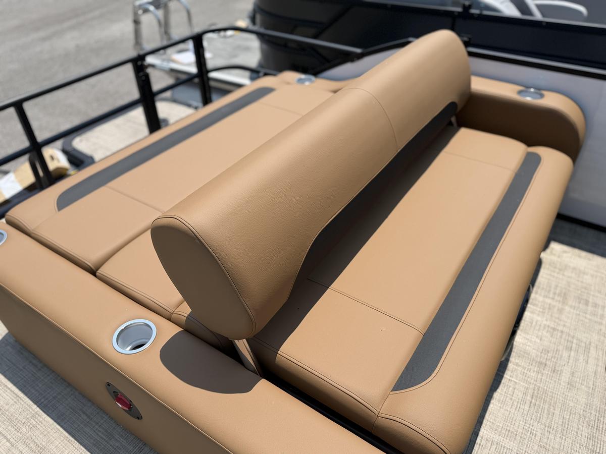 2027 Bentley Pontoons Legacy 223 Swingback