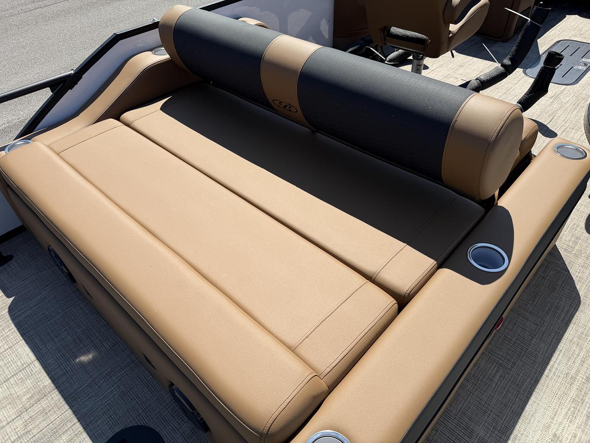 2027 Bentley Pontoons Legacy 223 Swingback DC
