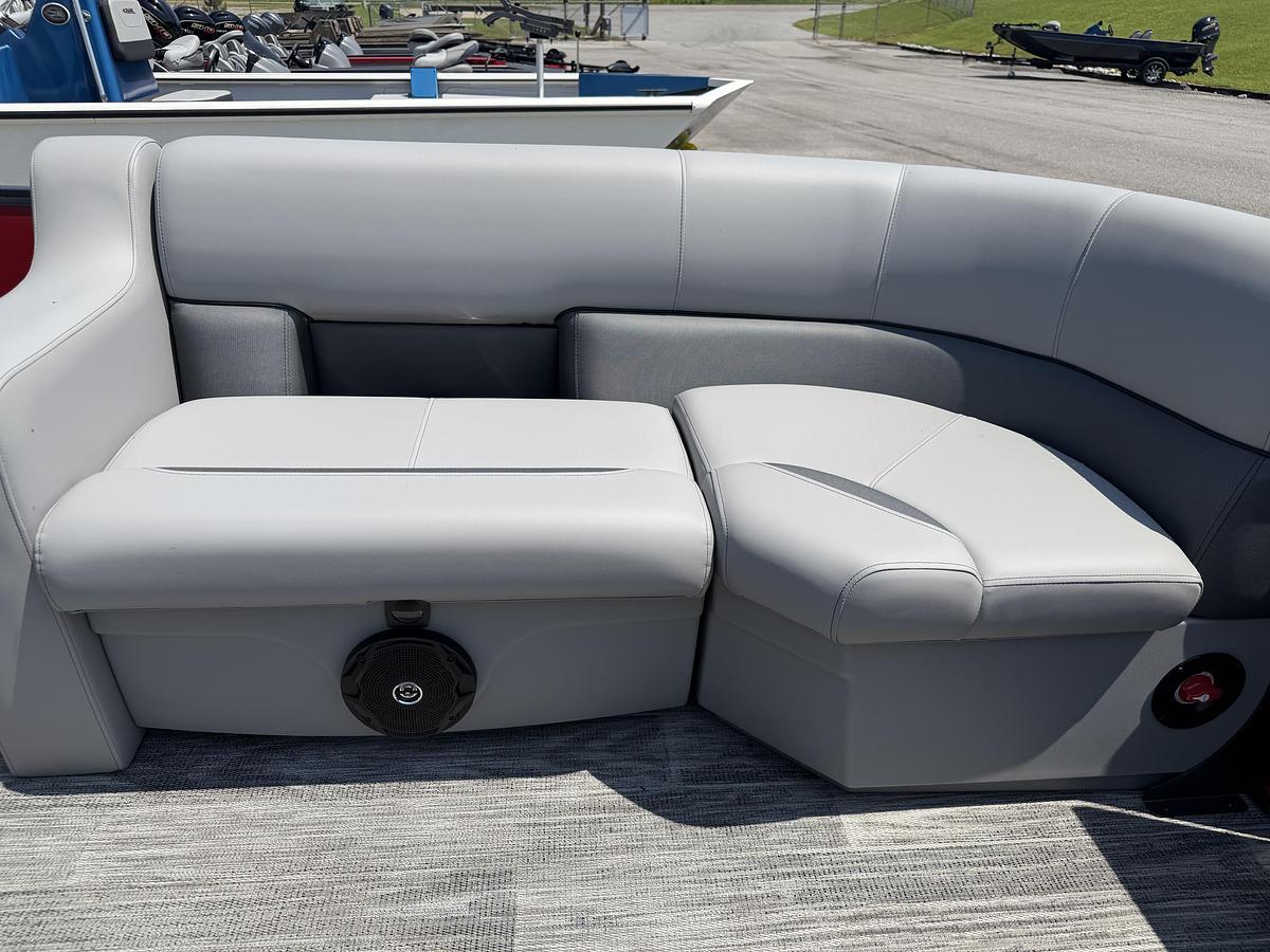2027 Bentley Pontoons Legacy 200 Navigator