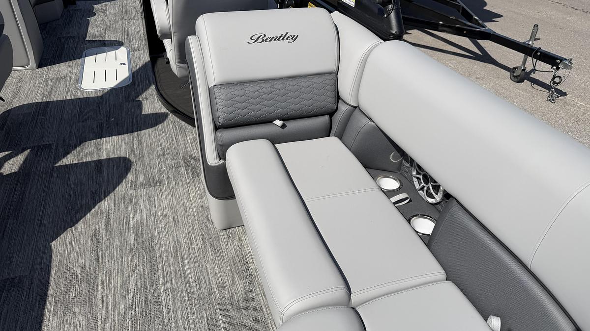 2026 Bentley Pontoons Elite 223 Admiral