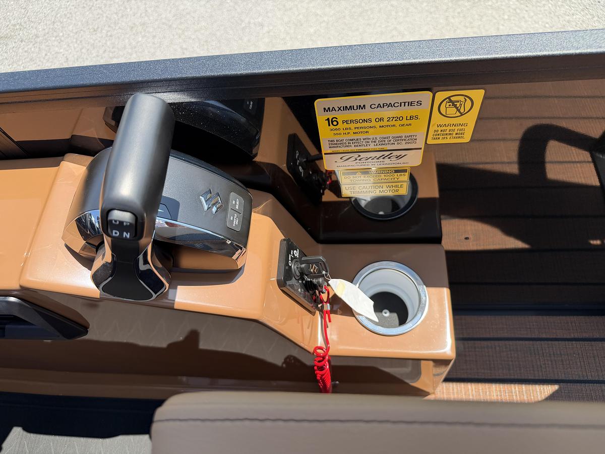 2027 Bentley Pontoons Elite 253 Swingback DC