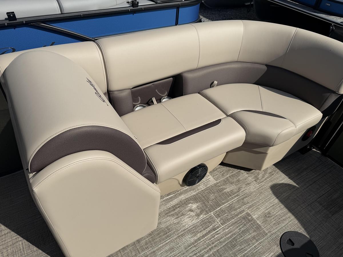 2026 Bentley Pontoons Legacy 223 Navigator