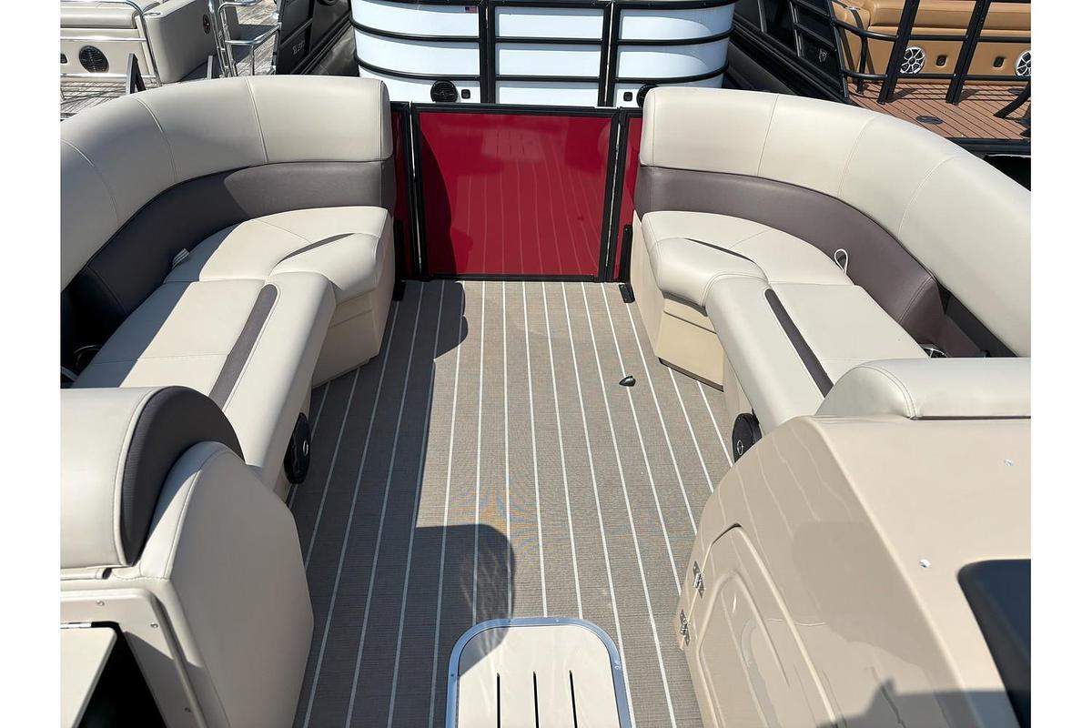 2026 Bentley Pontoons Legacy 223 Swingback
