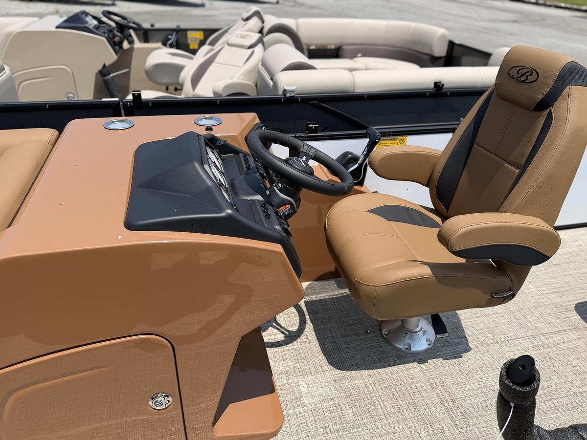 2027 Bentley Pontoons Legacy 223 Swingback